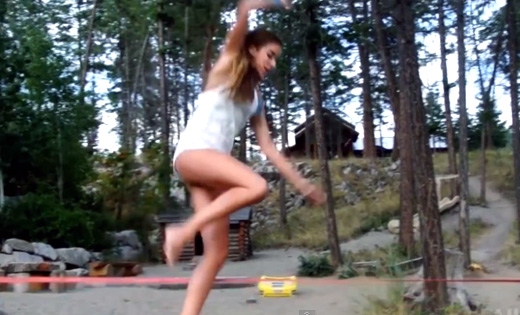 ¿ÜÁÙŸ±â ÇÏ´ø ¹Ì¸ðÀÇ ¿©¼º ±¼¿å ¼ø°£ èâ Àα⿵»ó